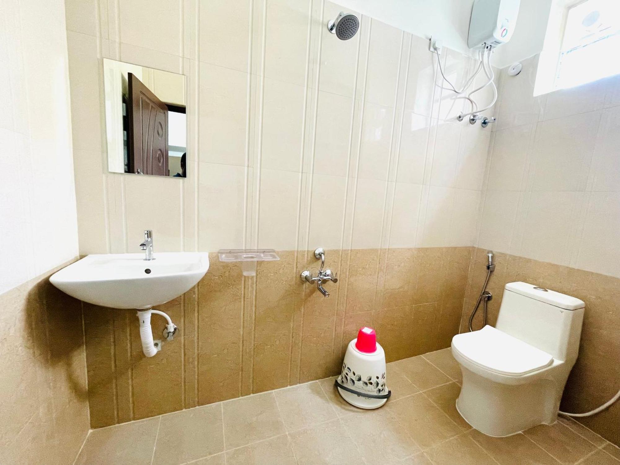 Pearl Stays, Tirupati - Very Convenient For The People Coming From Bangalore And Chennai - You Can Skip City Traffic While Reaching Any Temple In Tirupati - Covered Parking - 24Hrs Front Desk And Hot Water - Free Wifi - Flexible Checkin-In Check-Out Экстерьер фото