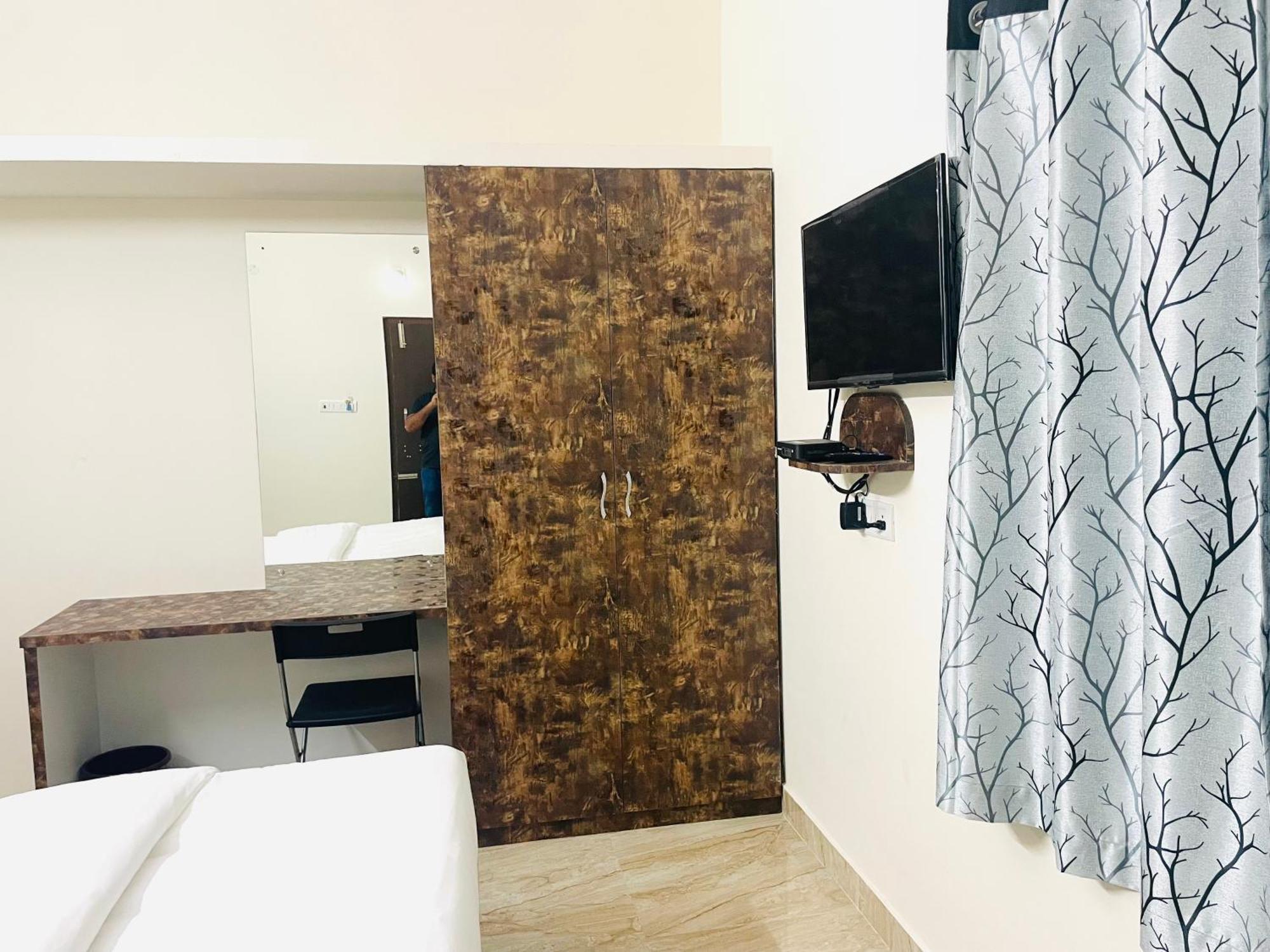 Pearl Stays, Tirupati - Very Convenient For The People Coming From Bangalore And Chennai - You Can Skip City Traffic While Reaching Any Temple In Tirupati - Covered Parking - 24Hrs Front Desk And Hot Water - Free Wifi - Flexible Checkin-In Check-Out Экстерьер фото