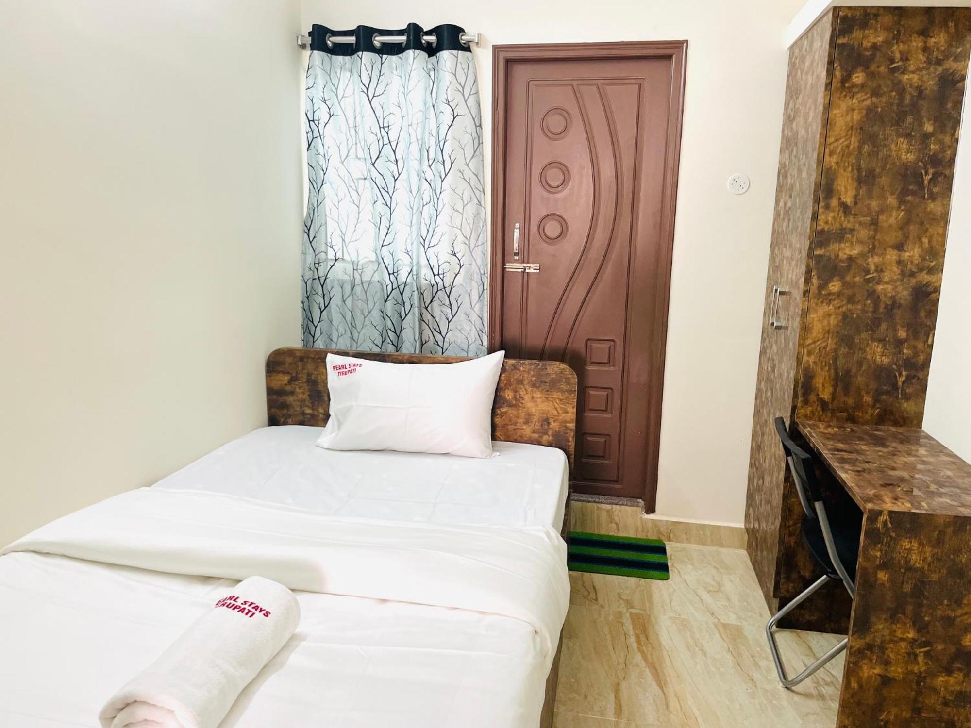 Pearl Stays, Tirupati - Very Convenient For The People Coming From Bangalore And Chennai - You Can Skip City Traffic While Reaching Any Temple In Tirupati - Covered Parking - 24Hrs Front Desk And Hot Water - Free Wifi - Flexible Checkin-In Check-Out Экстерьер фото